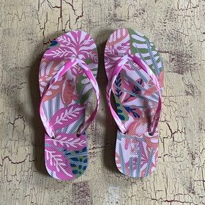 Vera Bradley flip flops size M never worn